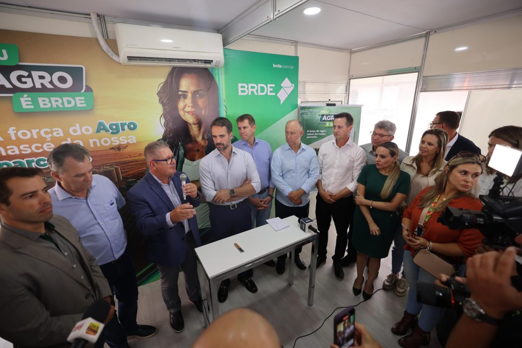 Na abertura da Expodireto 2025, BRDE celebra novo financiamento com a Cotrijal