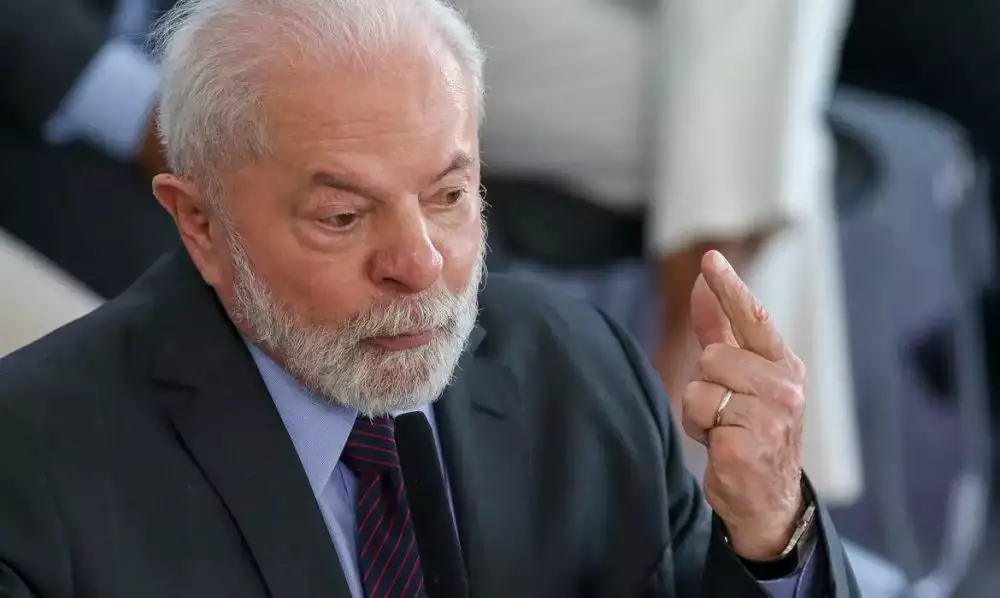 Avança na Câmara dos Deputados a proposta de proibir o uso de armas de fogo em serviço pelos seguranças do presidente Lula e de seus ministros