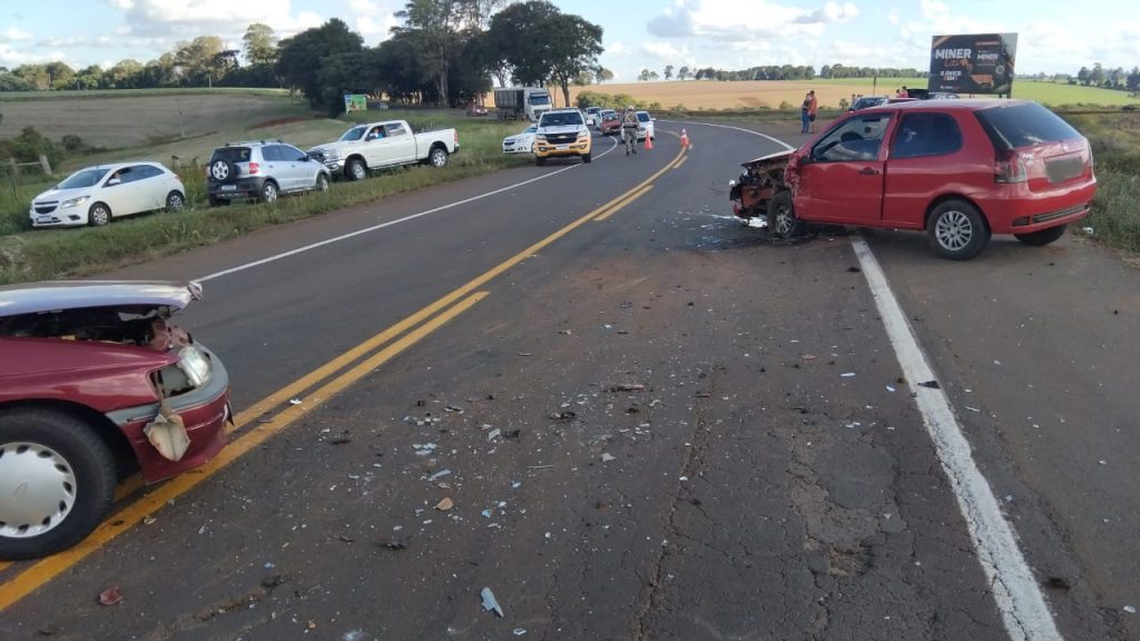 Colisão frontal deixa feridos na ERS-142, entre Carazinho e Não-Me-Toque