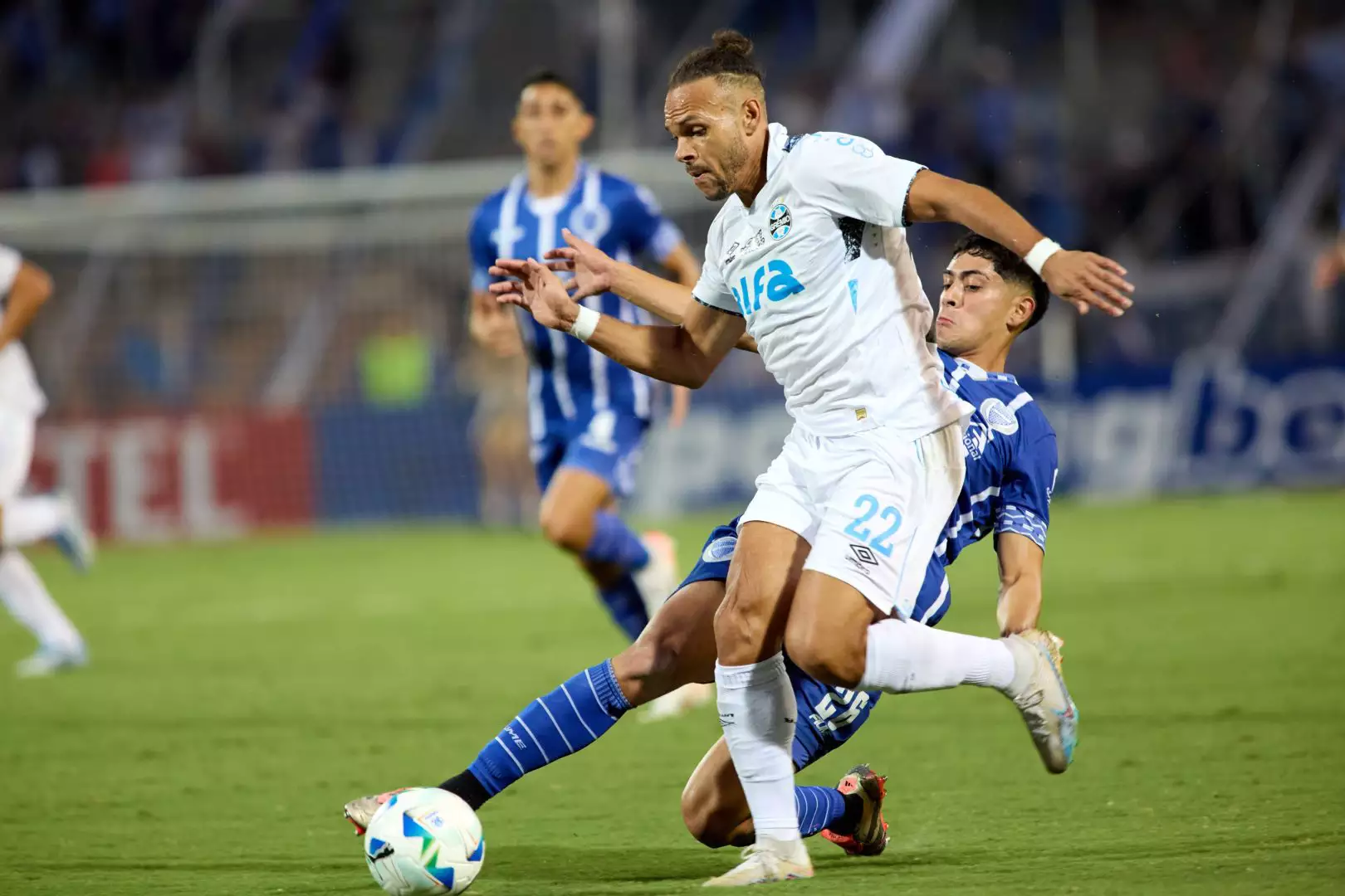 Fora de casa, Grêmio empata em 2 a 2 com o Godoy Cruz pela Copa Sul-Americana