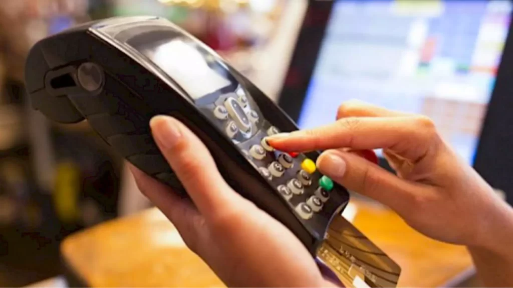 Banco Central passa a apurar mensalmente dados sobre juros e encargos totais no cartão