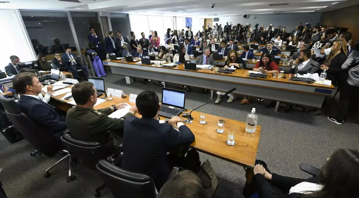 Com 259 assinaturas, oposição apresenta pedido de CPI mista do INSS