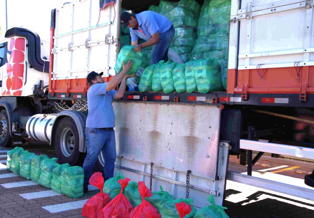 Cotrijal celebra Dia do Trabalhador com presente especial para colaboradores