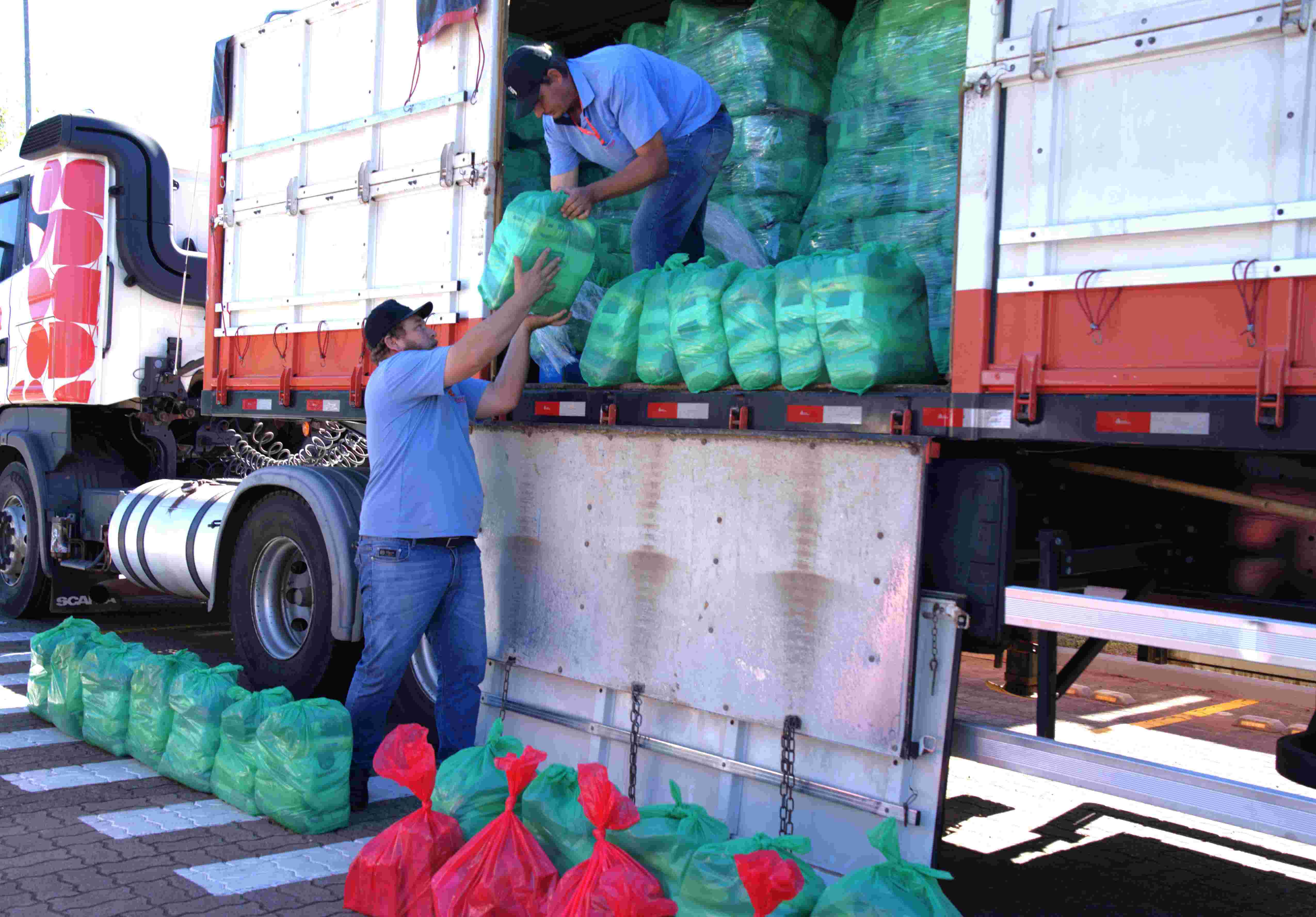 Cotrijal celebra Dia do Trabalhador com presente especial para colaboradores