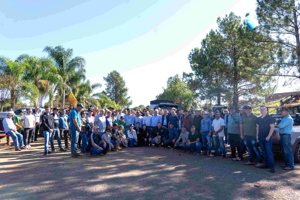 Cotrijal participa de manifestação em apoio a produtores rurais em Tio Hugo