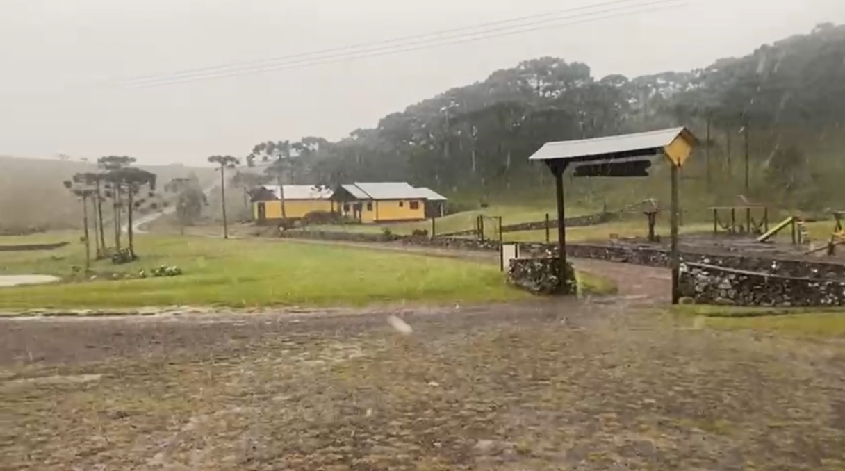 Frente fria: neve é registrada em cidades da Serra Gaúcha; veja imagens