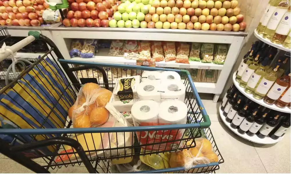 Pressionada por alimentação e saúde, inflação oficial do Brasil fica em 0,43% em abril