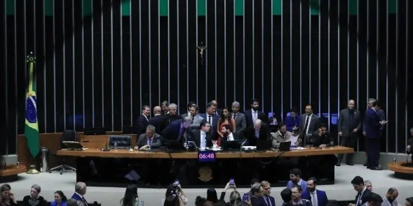 Câmara aprova urgência para PL que proíbe desconto automático no INSS