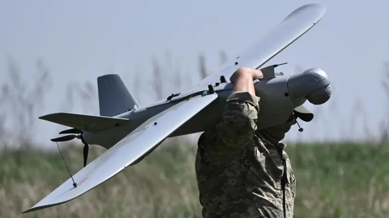 Rússia ataca Ucrânia à noite mesmo após proposta de cessar-fogo, diz Kiev