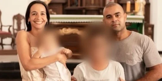 Adolescente mata pais e irmão de três anos após ser impedido de viajar para ver namorada virtual