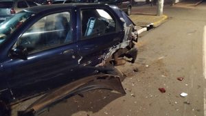Motorista perde o controle de veículo e bate em carro estacionado em Não-Me-Toque