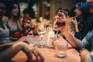 Pesquisa revela crescimento do consumo de vinho entre jovens e mulheres com maior escolaridade