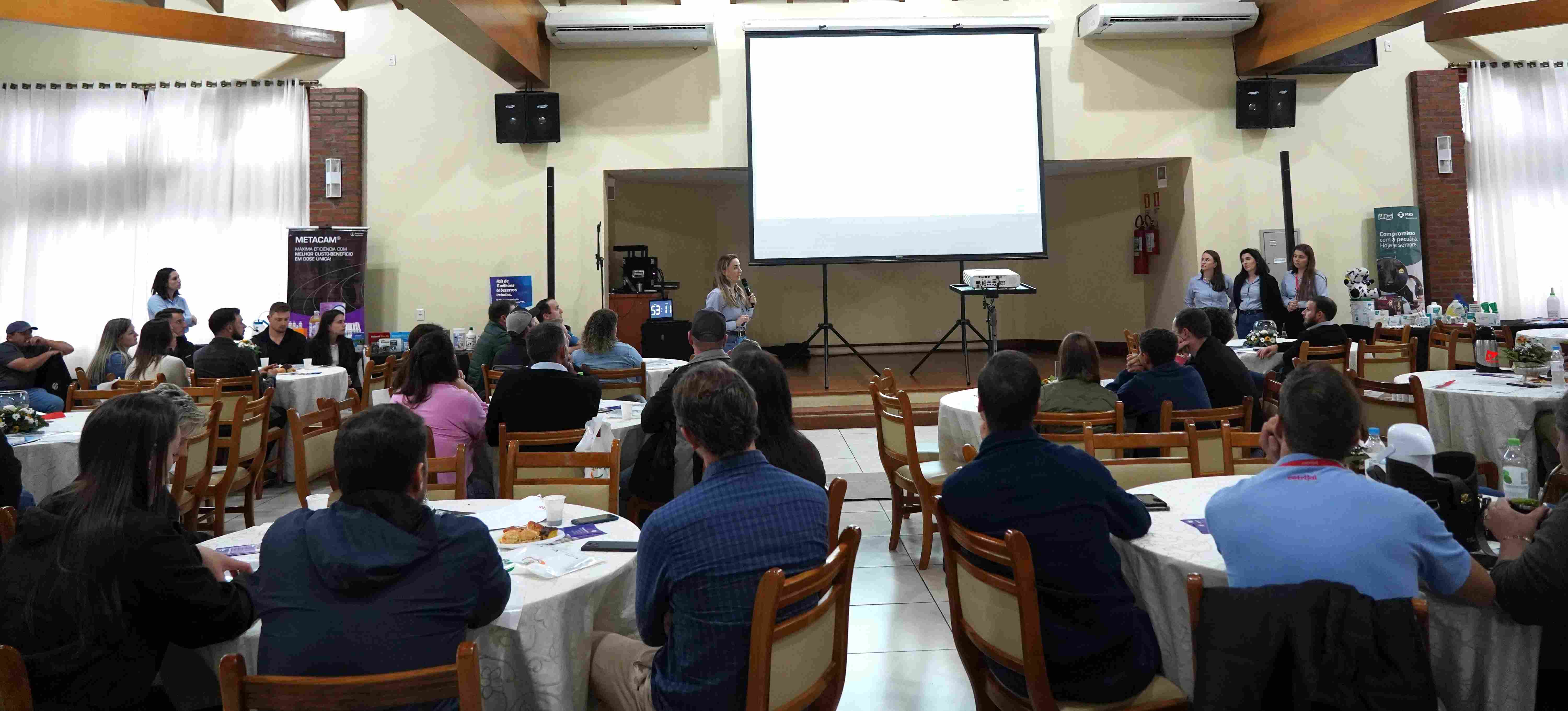 Práticas voltadas à qualidade do leite são destaque em evento da Cotrijal