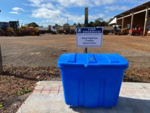 Contêiner para descarte de resíduos de moradores do interior em Lagoa dos Três Cantos