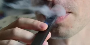 Um em cada 9 adolescentes usa cigarro eletrônico no Brasil