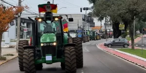 Agricultores gaúcho participam de tratoraço em Passo Fundo
