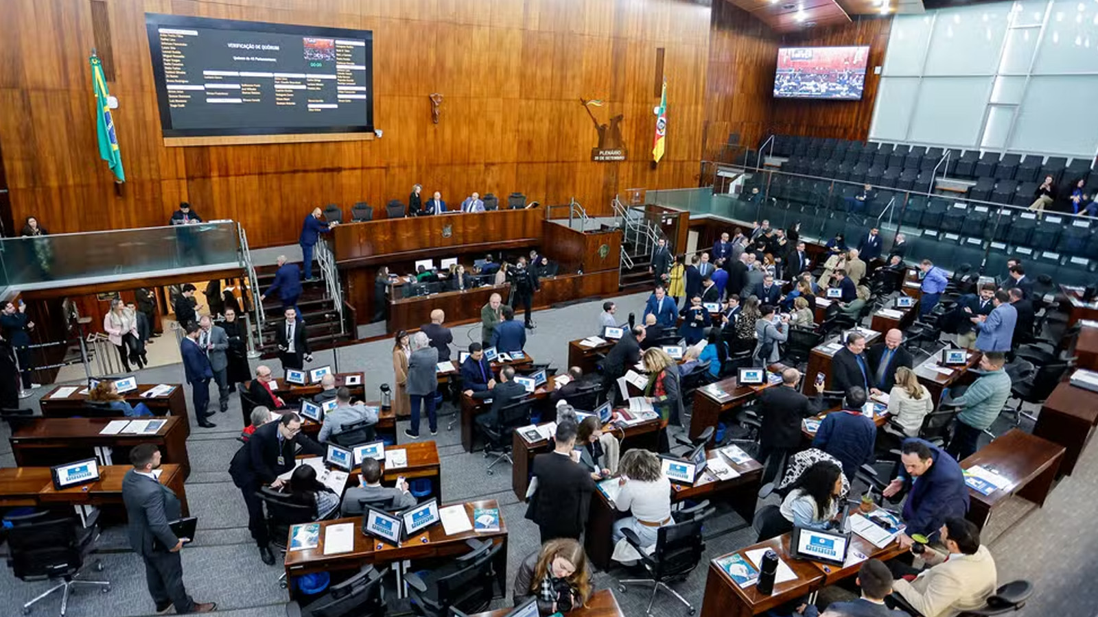 Reajuste de 8% no salário mínimo regional no RS é aprovado na Assembleia Legislativa