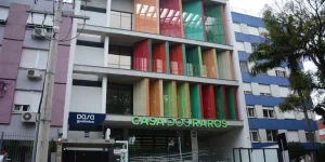 Casa dos Raros inaugura programa especializado em neuromielite óptica com atendimentos gratuitos em Porto Alegre