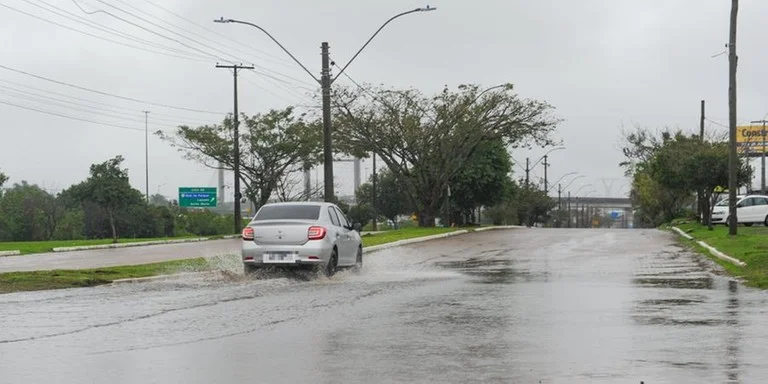 Ciclone extratropical pode trazer ventos de mais de 100 km/h ao RS, diz MetSul