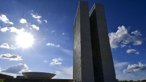 Congresso retoma análise de MP que aumenta salários dos militares