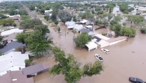 Enchentes no Texas deixam 24 mortos e mais de 20 meninas desparecida