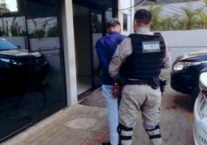 Homem furta mercado em Passo Fundo, é imobilizado por três mulheres e acaba preso