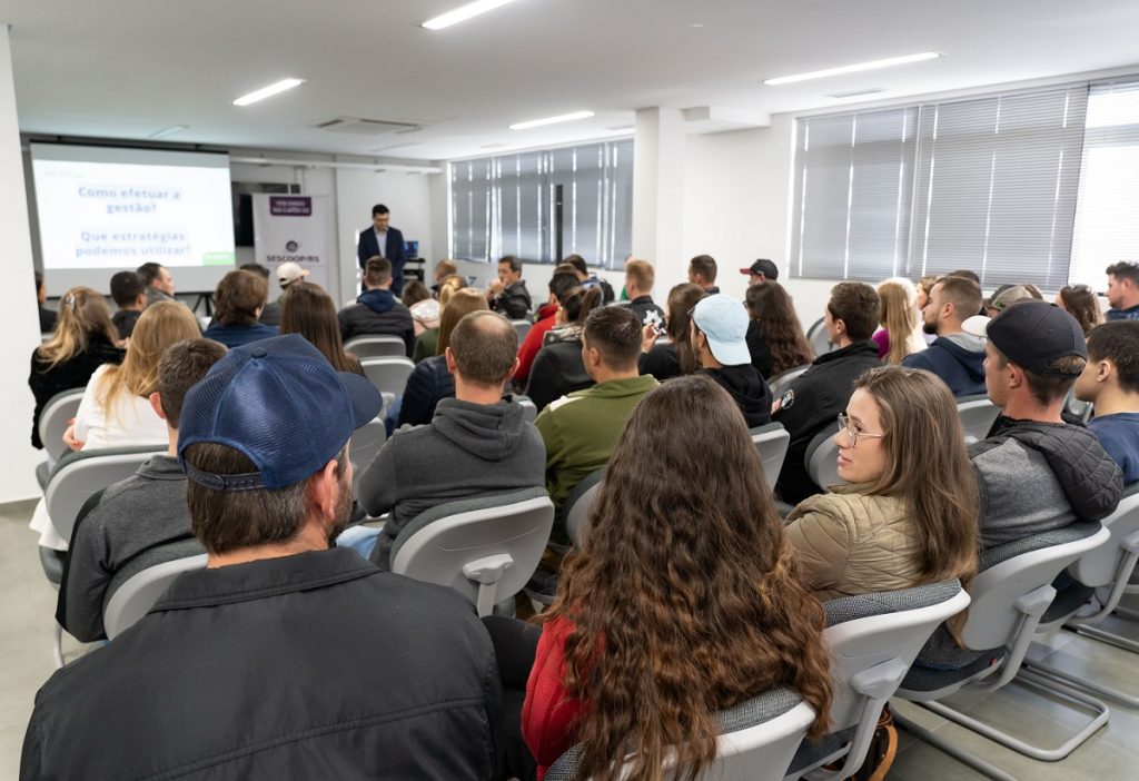 Jovens associados da Cotrijal recebem capacitação sobre planejamento financeiro