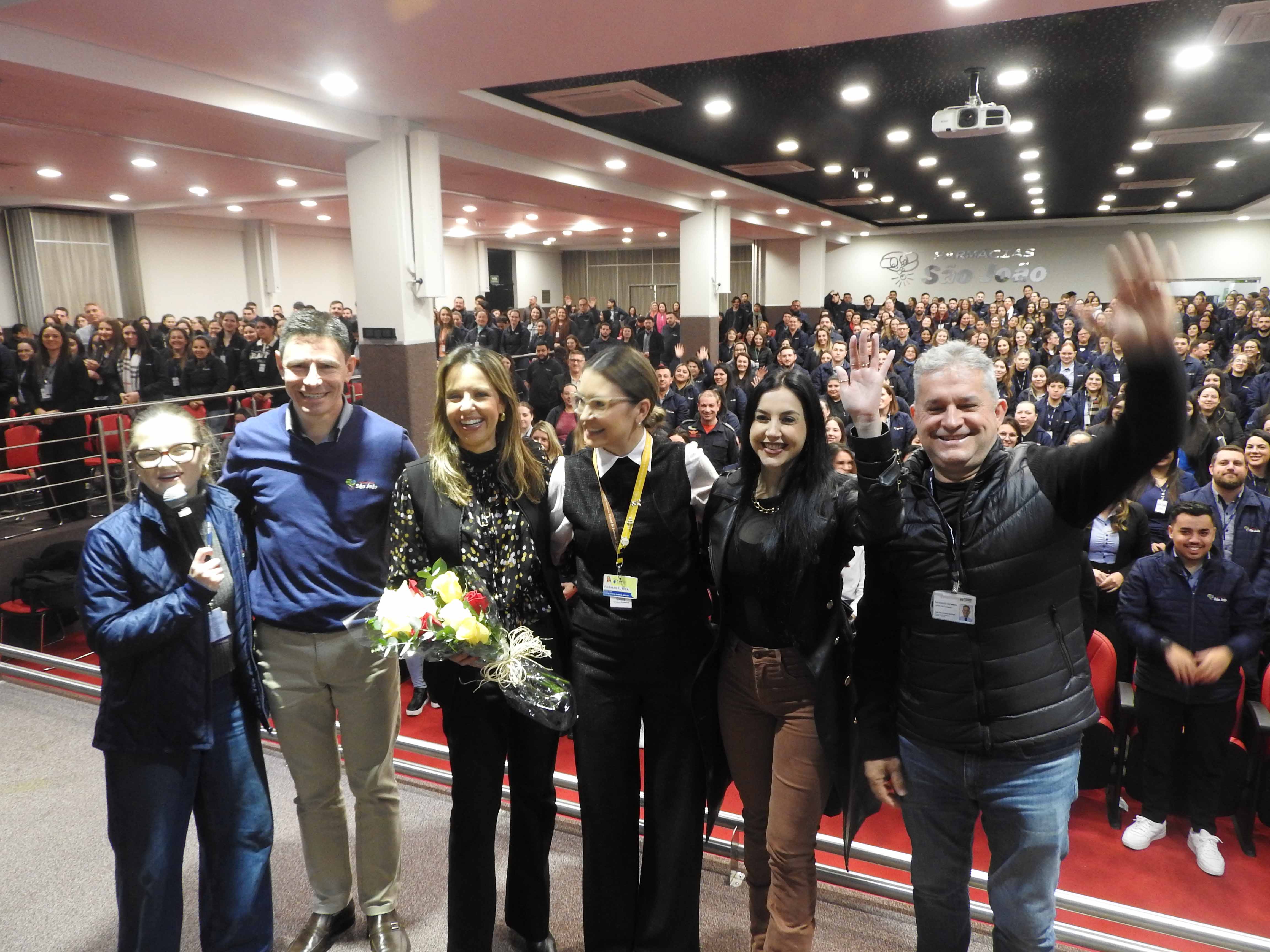 Palestra com Delegada Nadine inspira colaboradores da Rede São João