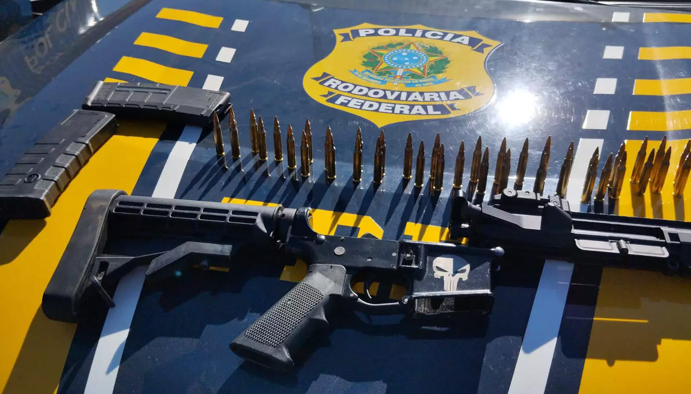 Polícia prende dois homens com fuzil e munição em Sarandi