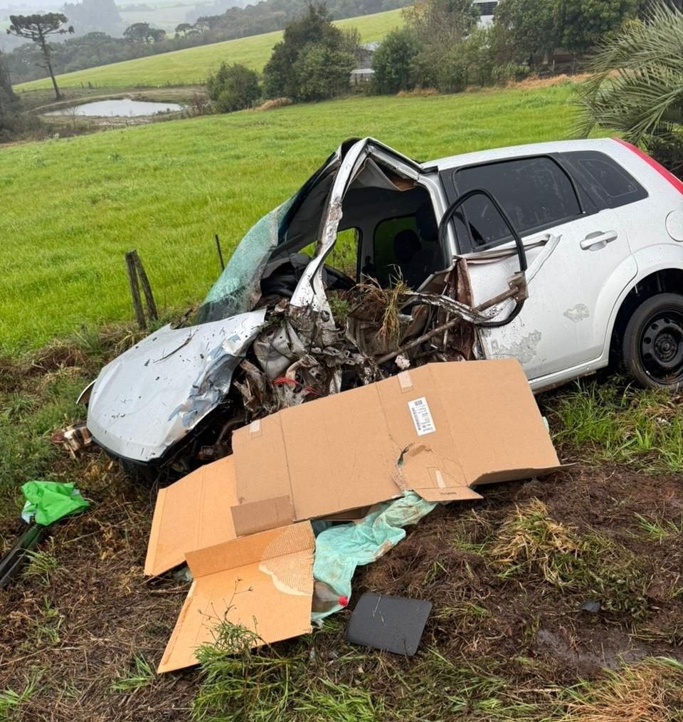 Acidente entre carro e caminhão deixa dois feridos na ERS-332, entre Espumoso e Soledade