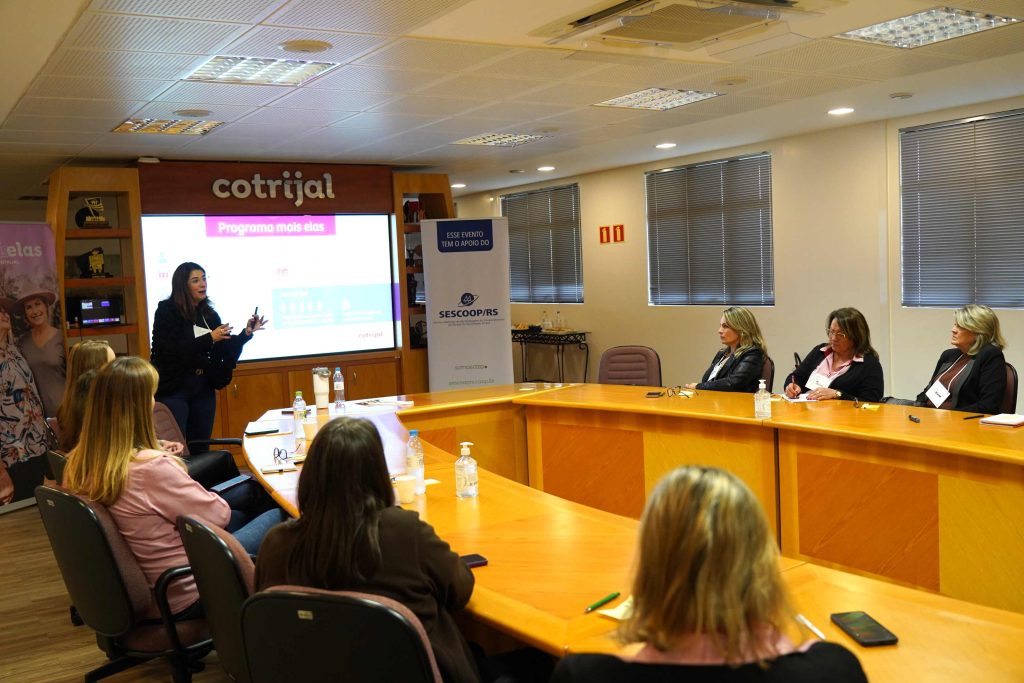 Cotrijal fortalece protagonismo feminino com capacitação sobre cooperativismo e liderança