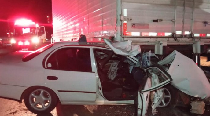 Adolescente morre e outro fica em estado grave após acidente durante fuga em carro roubado na BR-386, em Soledade