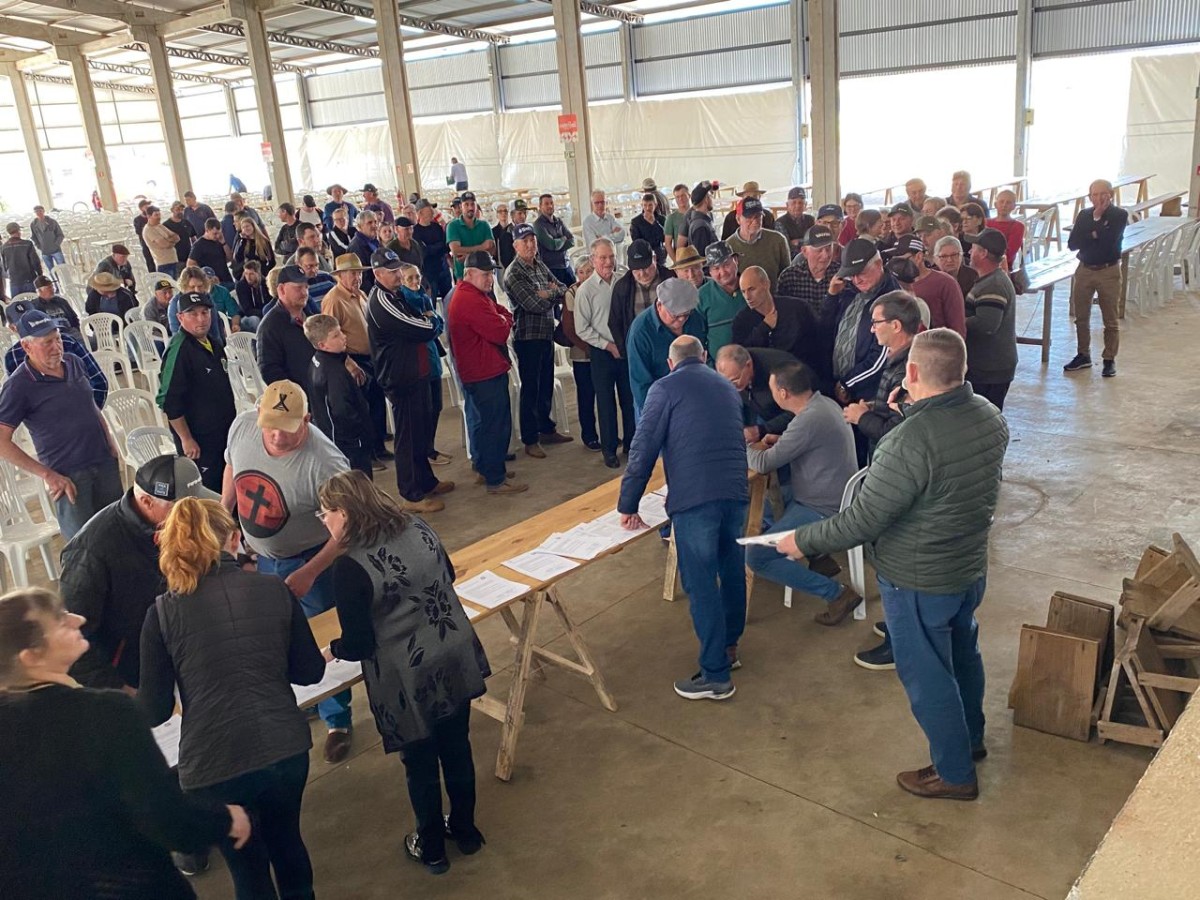 Agricultores contemplados nos programas Solo Fértil e Milho 100% receberam autorização para retirada dos produtos em Lagoa dos Três Cantos