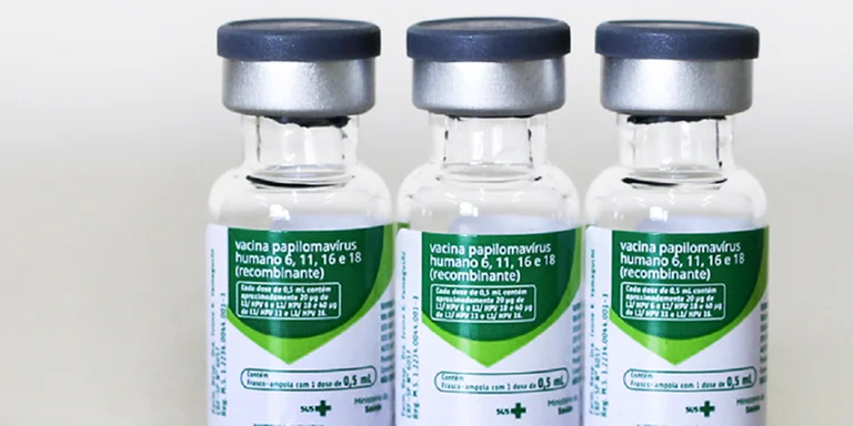 Brasil supera média global de vacinação contra HPV, mas adesão de adolescentes ainda preocupa