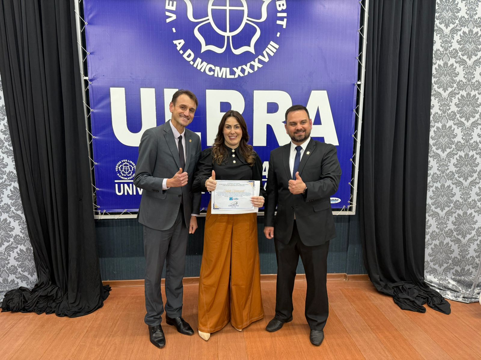 Diretora financeira do Grupo Ceres, Talyta Trennepohl, é homenageada na celebração dos 25 anos da Ulbra Carazinho