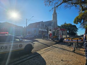 Homem é atropelado na faixa de pedestre no centro de Não-Me-Toque