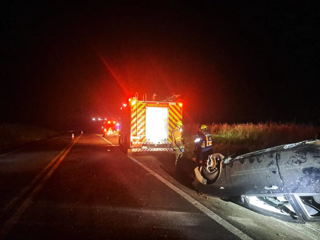 Capotamento registrado na BR-285 em Carazinho  