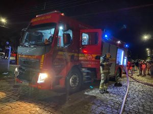 Incêndio atinge duas casas no Bairro Santo Antônio, em Não-Me-Toque