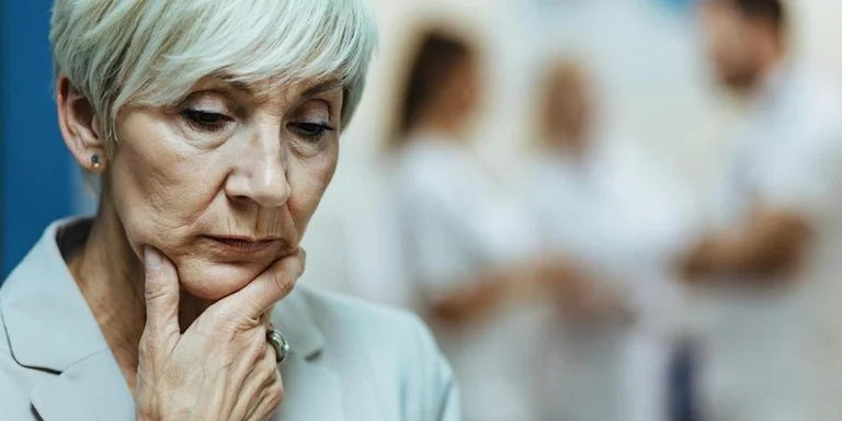Mulheres 50+ e o tabu da menopausa: os impactos do silêncio