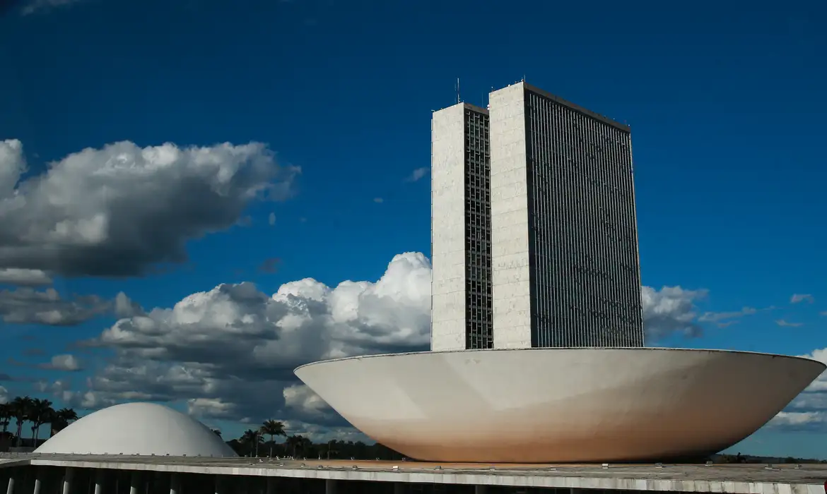 Câmara dos Deputados pode pautar projeto contra “adultização” de crianças nas redes sociais