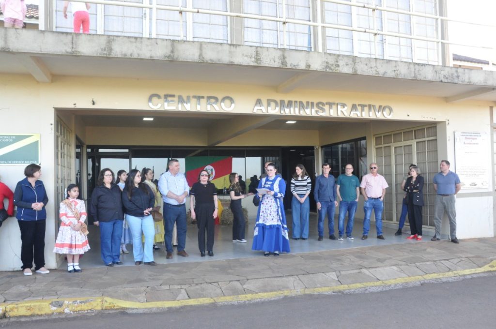 Abertura da Semana Farroupilha em Lagoa dos Três Cantos do CTG Guido Mombelli e Piquete de Laçadores Rancho Vô Emílio foi com homenagens a Acildo Francisco Hartamnn, o Frantz