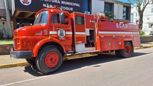 Administração de Não-Me-Toque recebe caminhão do Corpo de Bombeiros de Carazinho