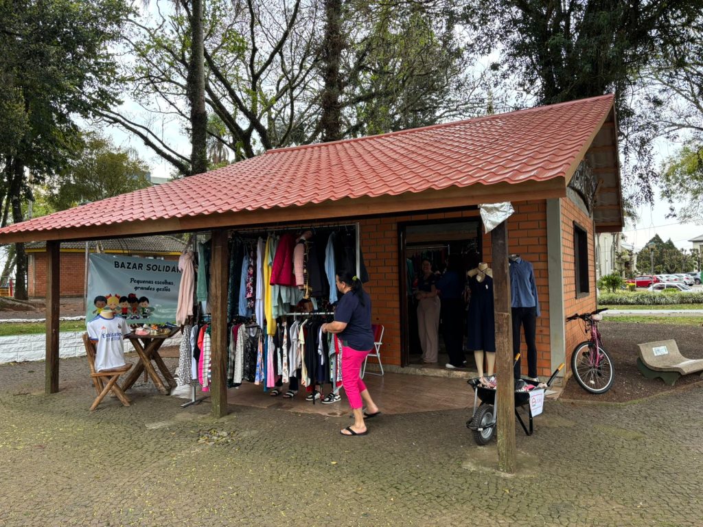Asbam realiza Bazar Solidário na praça Dr. Otto Schmiedt nesta semana