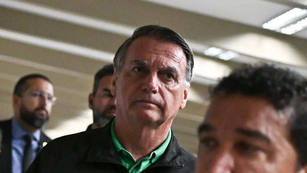 Bolsonaro tem melhora no quadro após nova crise de soluço e vômitos