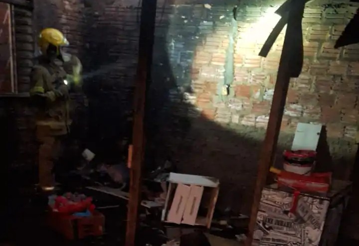 Incêndio mobiliza Bombeiros no bairro Ouro Preto, em Carazinho