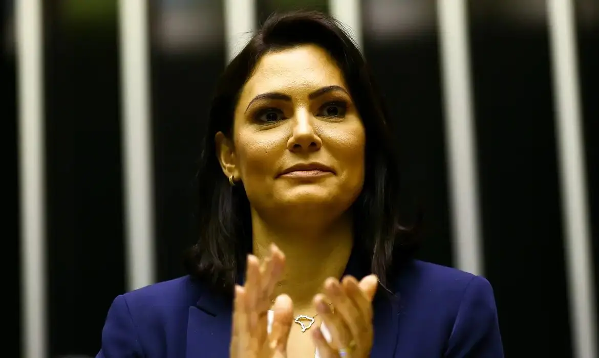 Michelle Bolsonaro afirma que julgamento no STF é “teatro marcado por ilegalidades”