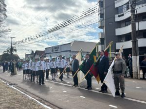 Não-Me-Toque realiza desfile cívico de 7 de Setembro