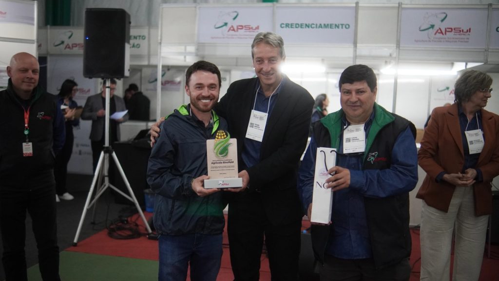 APSUL América 2025 celebra recorde nacional de produtividade de milho com homenagem à Agrícola Binsfeld