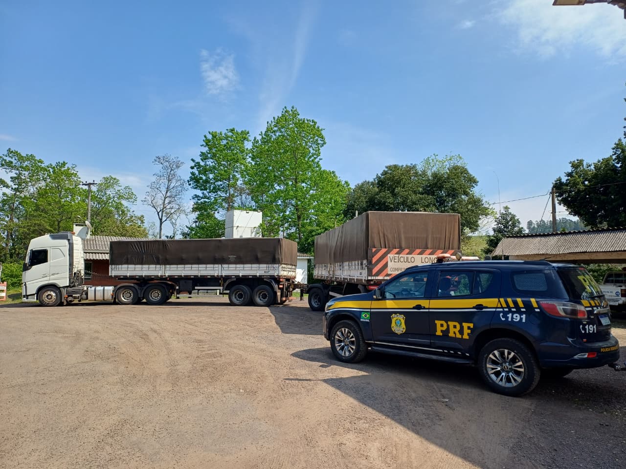PRF flagra carreta com mais de 22 toneladas de excesso de peso na BR-386