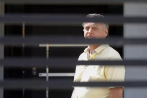 Bolsonaro pede ao ministro Alexandre de Moraes liberação para ir a hospital realizar procedimento médico